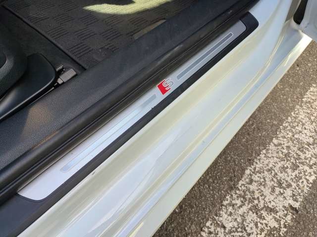 アウディ Ａ４ ２．０ ＴＦＳＩ クワトロ タキシード スタイル ４ＷＤ H30年 (東北) 99