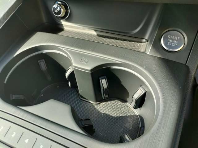 アウディ Ａ４ ２．０ ＴＦＳＩ クワトロ タキシード スタイル ４ＷＤ H30年 (東北) 99