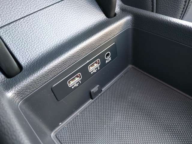 アウディ Ａ４ ２．０ ＴＦＳＩ クワトロ タキシード スタイル ４ＷＤ H30年 (東北) 99