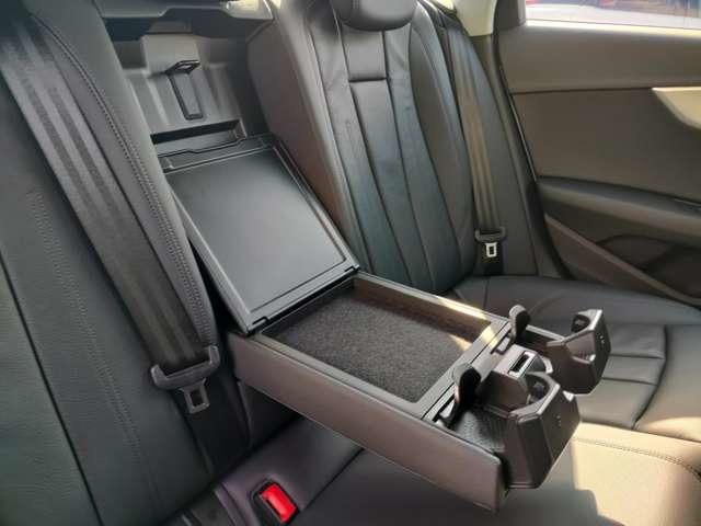 アウディ Ａ４ ２．０ ＴＦＳＩ クワトロ タキシード スタイル ４ＷＤ H30年 (東北) 99