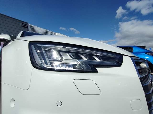 アウディ Ａ４ ２．０ ＴＦＳＩ クワトロ タキシード スタイル ４ＷＤ H30年 (東北) 99