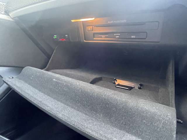 アウディ Ａ４ ２．０　ＴＦＳＩ　スポーツ H28年 (東北) 99