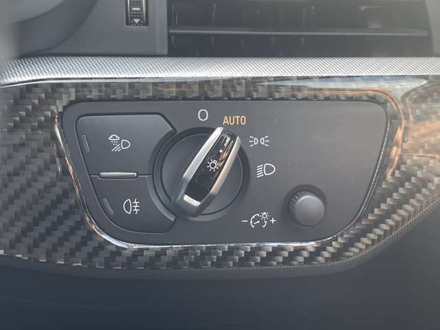 アウディ Ａ４ ２．０　ＴＦＳＩ　スポーツ H28年 (東北) 99