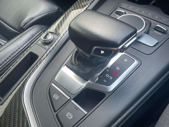 アウディ Ａ４ ２．０　ＴＦＳＩ　スポーツ H28年 (東北) 99