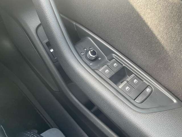 アウディ Ａ４ ２．０　ＴＦＳＩ　スポーツ H28年 (東北) 99