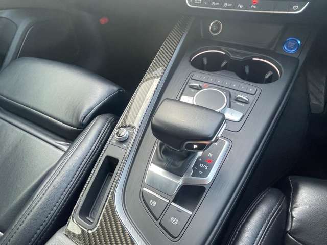 アウディ Ａ４ ２．０　ＴＦＳＩ　スポーツ H28年 (東北) 99