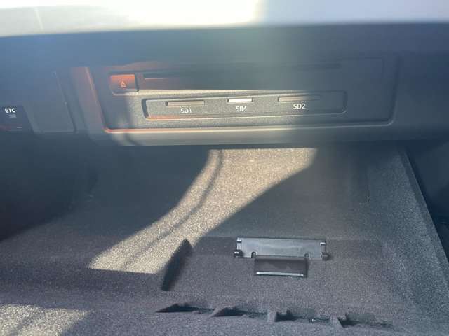 アウディ Ａ４ ２．０ ＴＦＳＩ スポーツ Ｓラインパッケージ H29年 (東北) 99