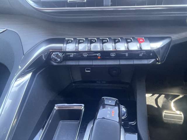 プジョー ３００８ ＧＴ ブルーＨＤＩ レッド ナッパ ディーゼルターボ R3年 (東北) 99