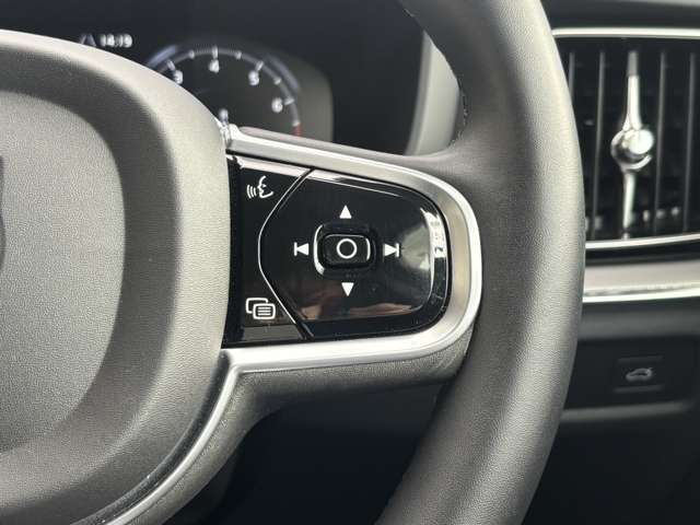 ボルボ Ｖ６０ Ｂ５　Ｒデザイン R3年 (東北) 99