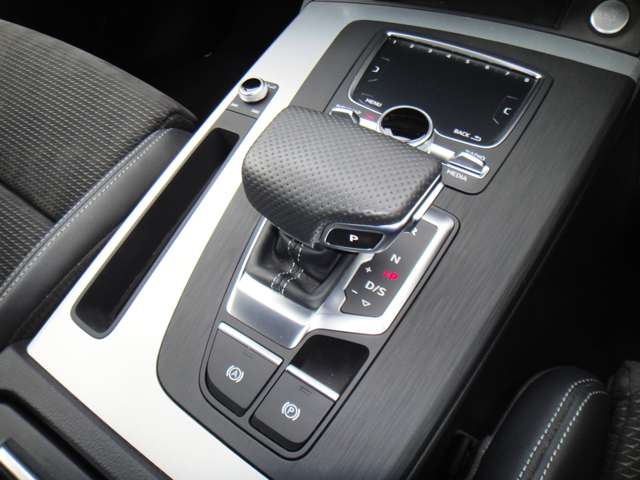 アウディ Ｑ５ ４０ ＴＤＩ クワトロ スポーツ Ｓラインパッケージ ディーゼルターボ ４ＷＤ R1年 (東北) 99