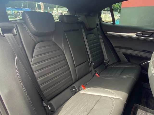 アルファロメオ ステルヴィオ ２．２ ターボ ディーゼル Ｑ４ スポーツパッケージ ４ＷＤ R1年 (東北) 99