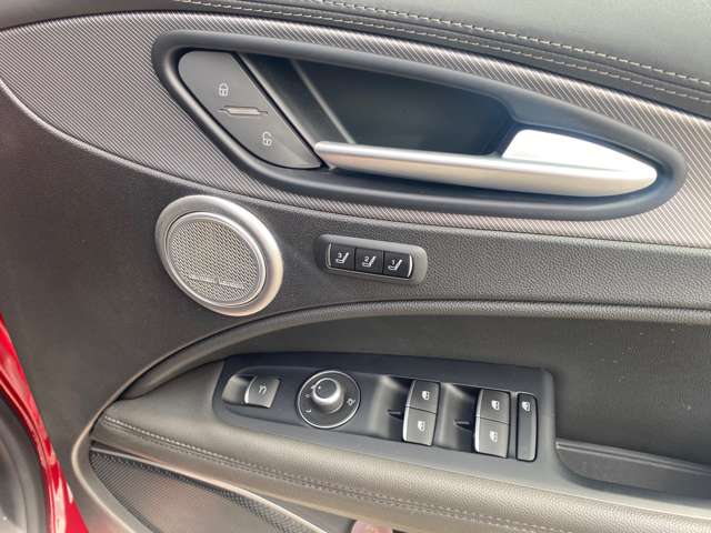 アルファロメオ ステルヴィオ ２．２ ターボ ディーゼル Ｑ４ スポーツパッケージ ４ＷＤ R1年 (東北) 99