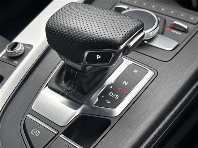 アウディ Ａ４ ４０ ＴＦＳＩ マイスターシュトュック Ｓラインパッケージ R1年 (東北) 99