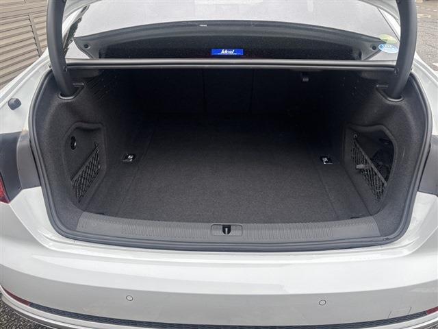 アウディ Ａ４ ４０ ＴＦＳＩ マイスターシュトュック Ｓラインパッケージ R1年 (東北) 99