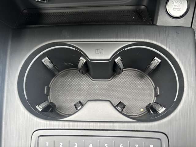 アウディ Ａ４ ４０ ＴＦＳＩ マイスターシュトュック Ｓラインパッケージ R1年 (東北) 99