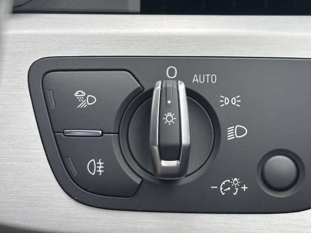 アウディ Ａ４ ４０ ＴＦＳＩ マイスターシュトュック Ｓラインパッケージ R1年 (東北) 99