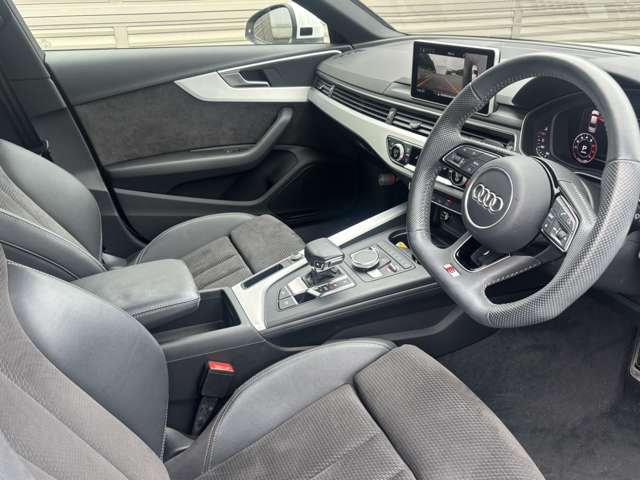 アウディ Ａ４ ４０ ＴＦＳＩ マイスターシュトュック Ｓラインパッケージ R1年 (東北) 99