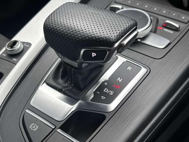 アウディ Ａ４ ４０ ＴＦＳＩ マイスターシュトュック Ｓラインパッケージ R1年 (東北) 99