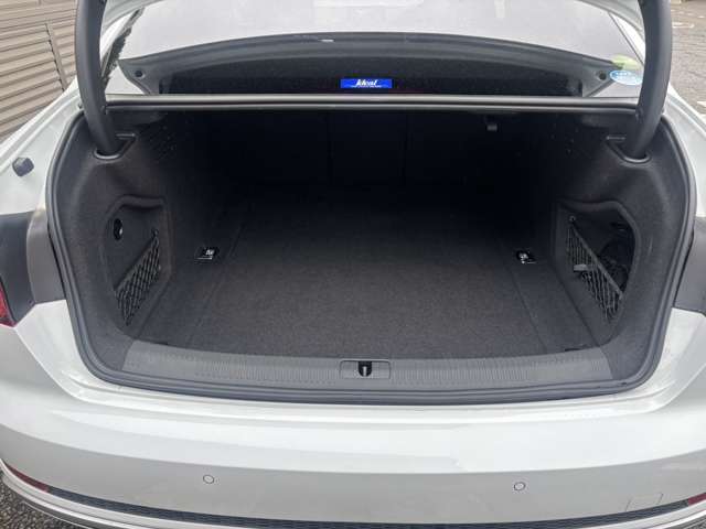 アウディ Ａ４ ４０ ＴＦＳＩ マイスターシュトュック Ｓラインパッケージ R1年 (東北) 99