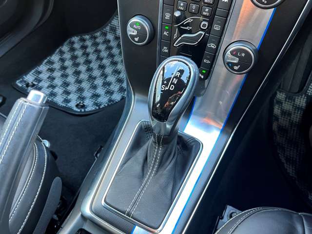 ボルボ Ｖ４０ Ｄ４ Ｒデザイン ディーゼルターボ H28年 (東北) 99