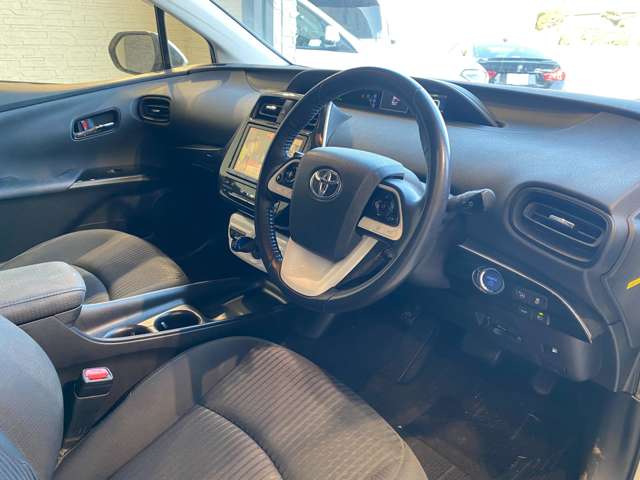 トヨタ プリウス １．８ Ｓ セーフティ プラス H28年 (九州・沖縄) 99