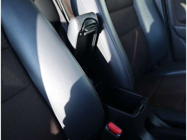 ホンダ フィット　シャトル　ハイブリッド １．３ H24年 (関東) 99