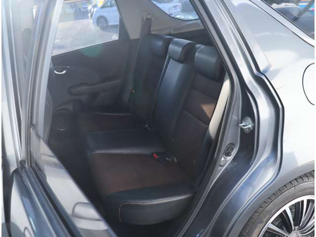 ホンダ フィット　シャトル　ハイブリッド １．３ H24年 (関東) 99