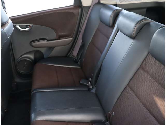 ホンダ フィット　シャトル　ハイブリッド １．３ H24年 (関東) 99