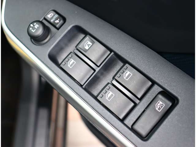 トヨタ ルーミー １．０ カスタム Ｇ R5年 (関東) 99