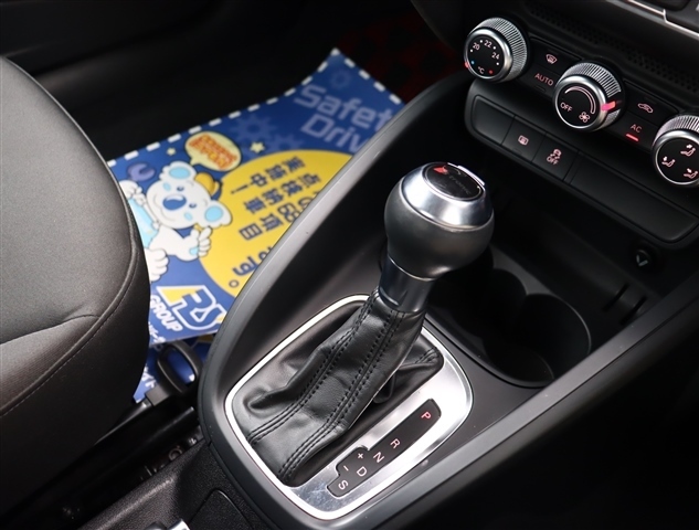 アウディ Ａ１ １．４　ＴＦＳＩ H23年 (関東) 99