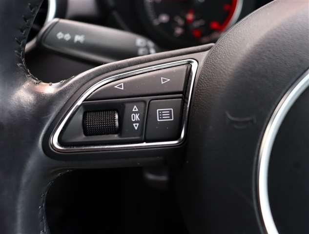 アウディ Ａ１ １．４　ＴＦＳＩ H23年 (関東) 99