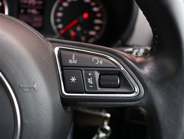 アウディ Ａ１ １．４　ＴＦＳＩ H23年 (関東) 99