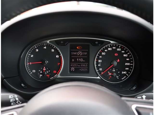 アウディ Ａ１ １．４　ＴＦＳＩ H23年 (関東) 99