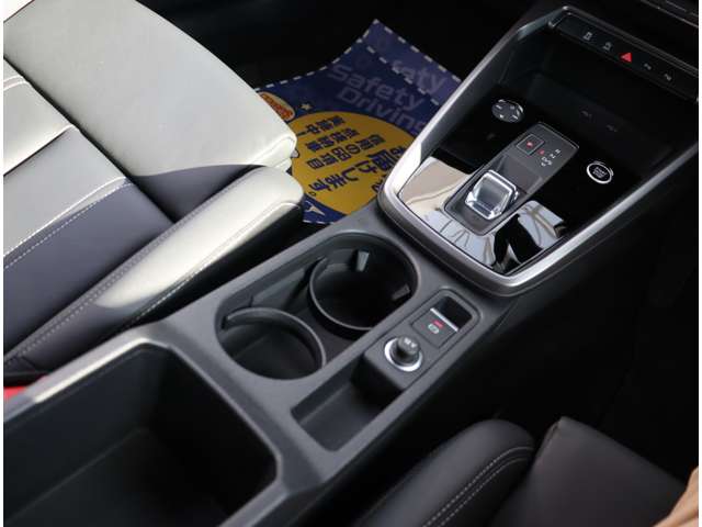 アウディ Ａ３　スポーツバック ３０　ＴＦＳＩ　Ｓライン R5年 (関東) 99