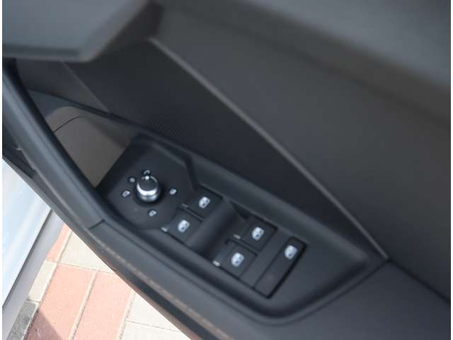 アウディ Ａ３　スポーツバック ３０　ＴＦＳＩ　Ｓライン R5年 (関東) 99