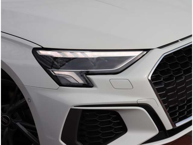 アウディ Ａ３　スポーツバック ３０　ＴＦＳＩ　Ｓライン R5年 (関東) 99