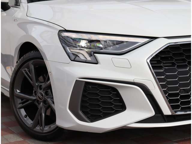 アウディ Ａ３　スポーツバック ３０　ＴＦＳＩ　Ｓライン R5年 (関東) 99