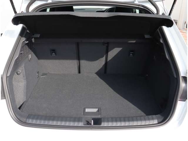 アウディ Ａ３　スポーツバック ３０　ＴＦＳＩ　Ｓライン R5年 (関東) 99