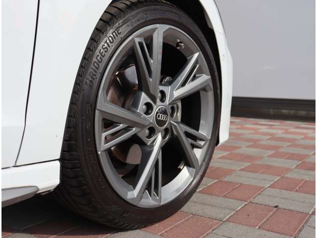 アウディ Ａ３　スポーツバック ３０　ＴＦＳＩ　Ｓライン R5年 (関東) 99
