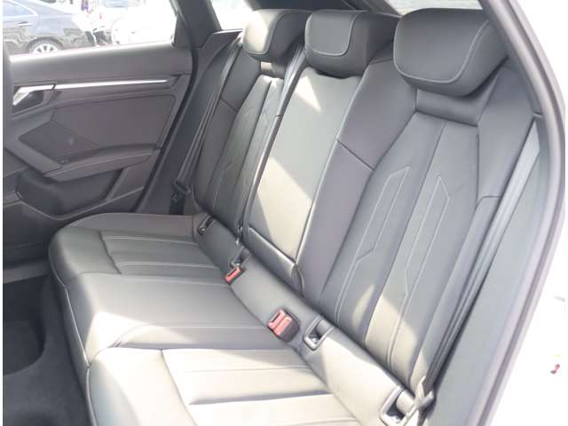 アウディ Ａ３　スポーツバック ３０　ＴＦＳＩ　Ｓライン R5年 (関東) 99