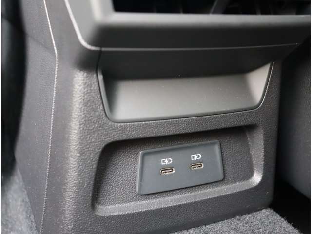 アウディ Ａ３　スポーツバック ３０　ＴＦＳＩ　Ｓライン R5年 (関東) 99