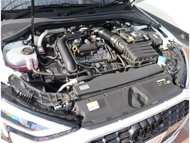 アウディ Ａ３　スポーツバック ３０　ＴＦＳＩ　Ｓライン R5年 (関東) 99