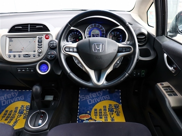 ホンダ フィット　ハイブリッド １．３ ナビプレミアムセレクション H22年 (関東) 99