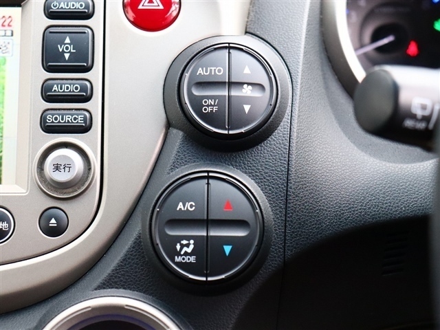 ホンダ フィット　ハイブリッド １．３ ナビプレミアムセレクション H22年 (関東) 99