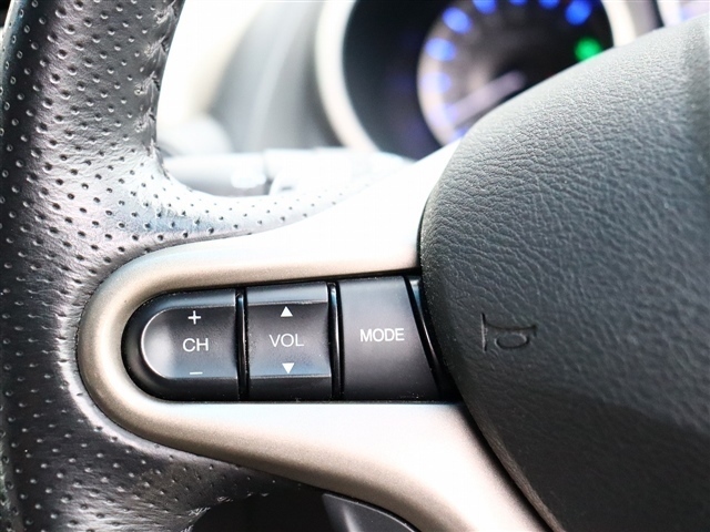 ホンダ フィット　ハイブリッド １．３ ナビプレミアムセレクション H22年 (関東) 99