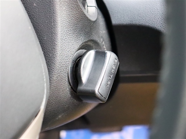 ホンダ フィット　ハイブリッド １．３ ナビプレミアムセレクション H22年 (関東) 99