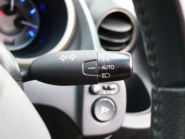 ホンダ フィット　ハイブリッド １．３ ナビプレミアムセレクション H22年 (関東) 99