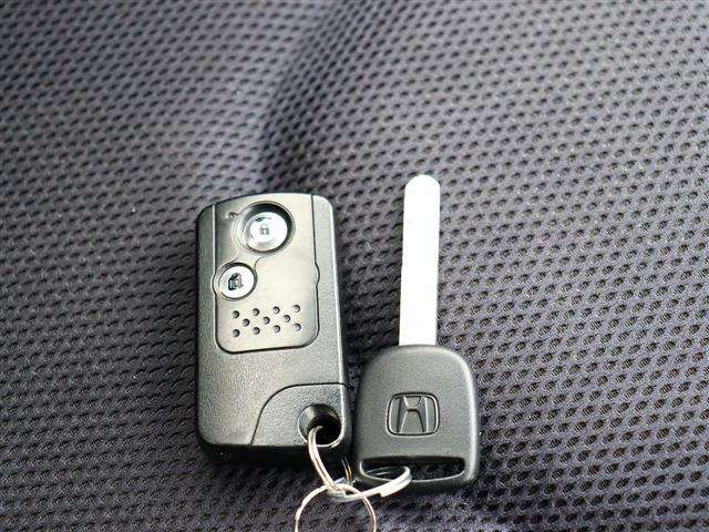 ホンダ フィット　ハイブリッド １．３ ナビプレミアムセレクション H22年 (関東) 99