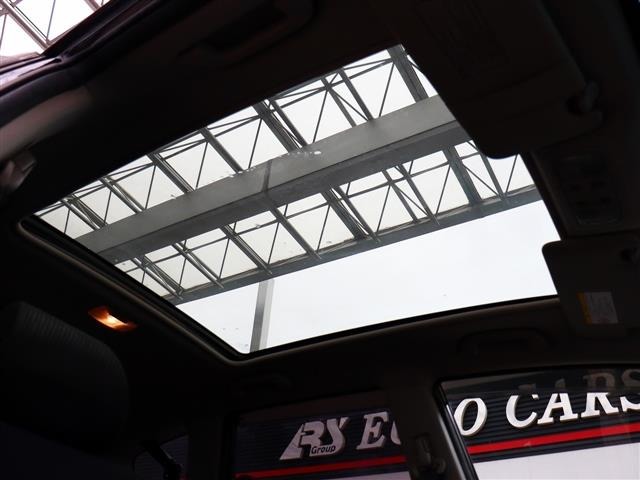 ホンダ フィット　ハイブリッド １．３ ナビプレミアムセレクション H22年 (関東) 99