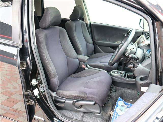 ホンダ フィット　ハイブリッド １．３ ナビプレミアムセレクション H22年 (関東) 99